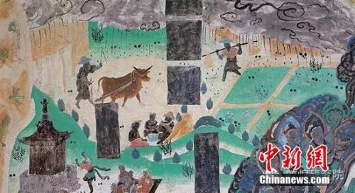 从节气上说，农历二月初，正处在&ldquo;雨水&rdquo;、&ldquo;惊蛰&rdquo;和&ldquo;春分&rdquo;之间，我国很多地方就是在这个时候开始进入雨季。古人认为这是&ldquo;龙&rdquo;的功劳。龙在中国人的心目中不仅是祥瑞之物，更是和风化雨的主宰。画面上部，乌云迷漫，时雨霏霏，正是一幅雨中耕作的场景。图为《莫高窟第23窟-雨中耕作图-盛唐》。敦煌研究院供图