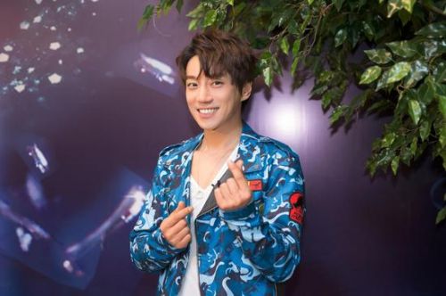 《我是歌手4》黄致列望邀宋仲基 老狼被吐槽造