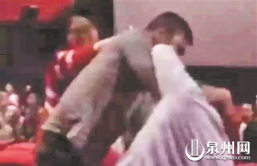 安海男子看《叶问3》发现老婆出轨大打出手 网警：未接到类似报警