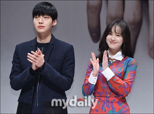 韩国娱乐圈也流行姐弟恋  安宰贤具惠善恋情 曝