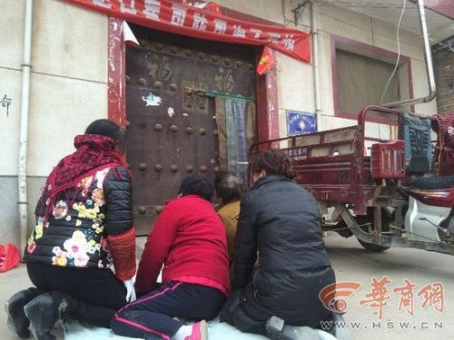 男童输液后身亡喉部现棉签 家属放弃司法鉴定