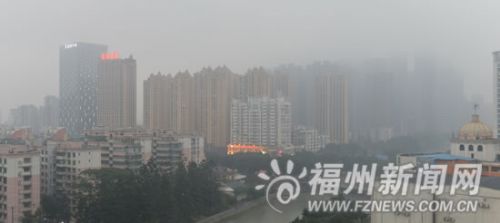 昨天傍晚，榕城笼罩在雨雾中。