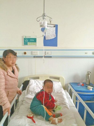 患儿在医院接受观察