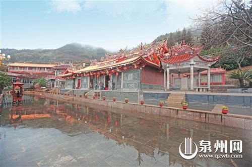 重建的凤山岩规模宏大，配套齐全。