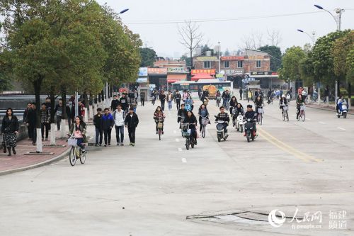 榕大学生复活“僵尸自行车”　点燃创意热情(图)