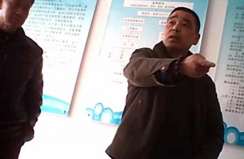 自称“黄国忠”的医院分管医疗纠纷的副院长。