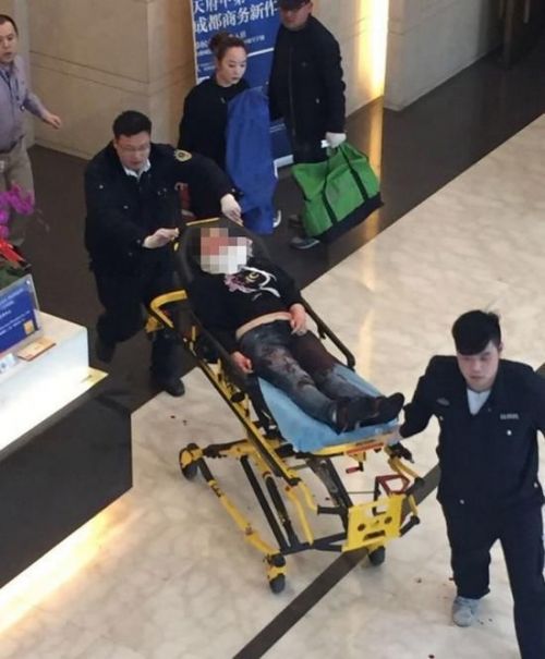 位于上海静安区石门一路的旺旺大厦发生一起砍人事件,造成一死一伤。