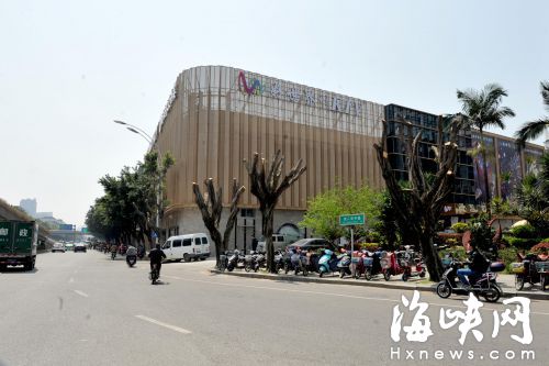 四棵榕树一夜被剪秃