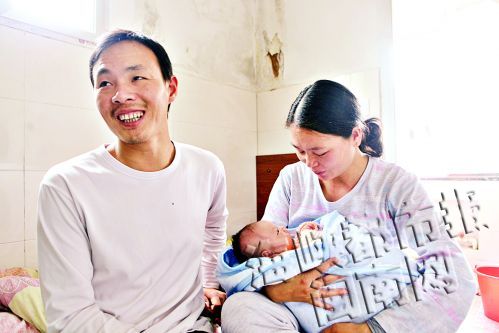 ▶小众濠顺利出院，父母都很高兴