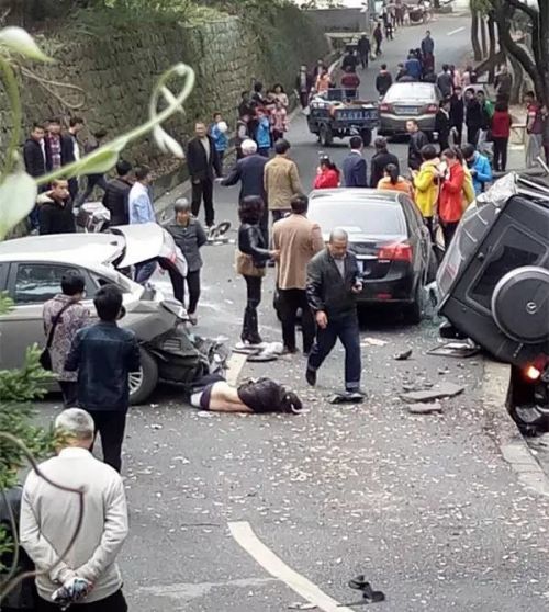 杭州萧山 公墓 车祸事故通报全文 黑色 奔驰 车主