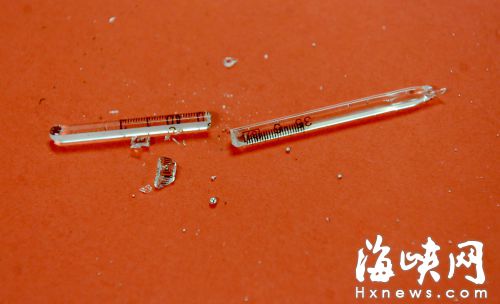 摔碎体温计，滚出不少小银珠