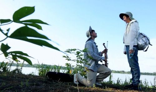 画面太浪漫!Henry单膝跪地真挚表白姜妍