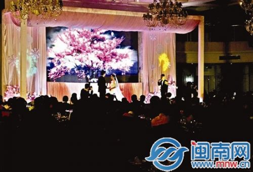 酒宴在宝龙国惠办，现场有30多桌
