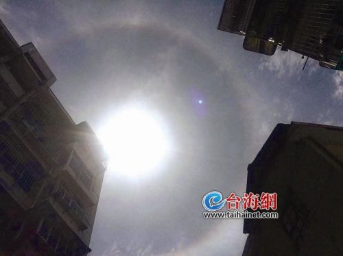 头顶的日晕绚丽多彩