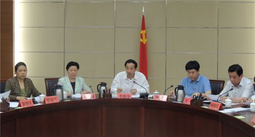 李德金主持会议