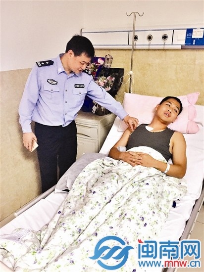 江涛的胸腔昨天仍有积液，需继续治疗