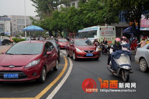 这一路段，交通拥堵（新罗交警大队供图）