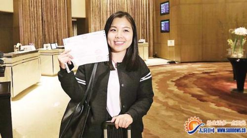 厦门国税首张“营改增”增值税发票开出。黄坚 摄