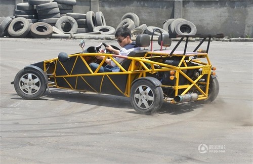农民造出原子跑车(现场图) 揭秘145码是什么