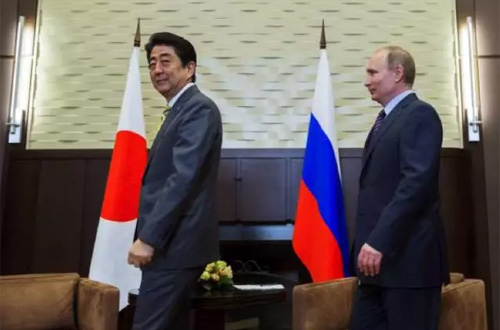 △俄罗斯索契，普京会见安倍。