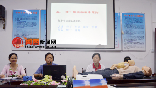连城县实验幼儿园教师进行心肺复苏救护技能培