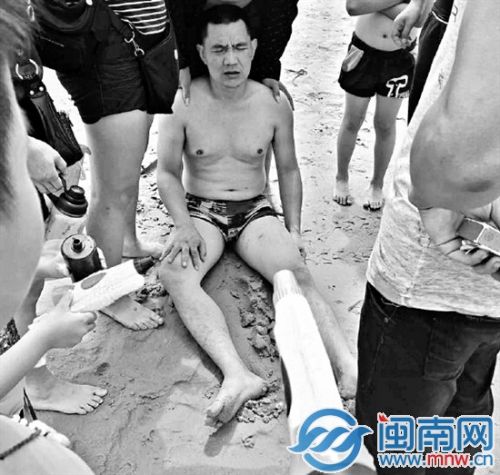 获救的曾先生身体很虚弱