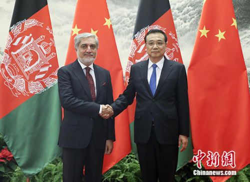 5月16日下午，中国国务院总理李克强在北京人民大会堂举行仪式，欢迎阿富汗首席执行官阿卜杜拉来华进行正式访问。 中新社记者 刘震 摄