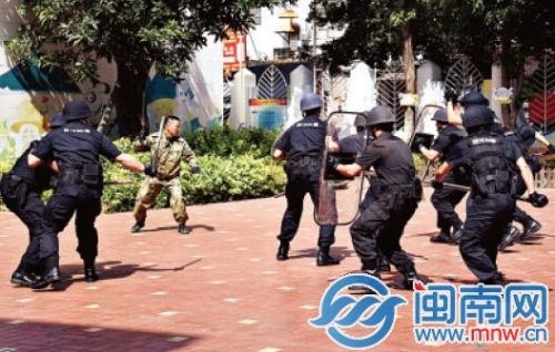 反恐演練提高防范意識