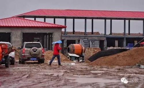 每个天路旁边的村庄里都遍布正在建设的农家乐