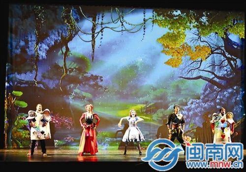 爱丽丝剧照，高水准的舞台视觉美术