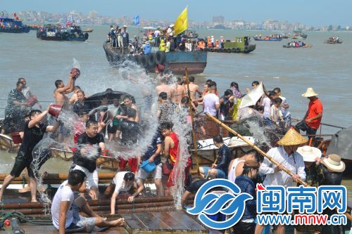 海上潑水活動(dòng) 