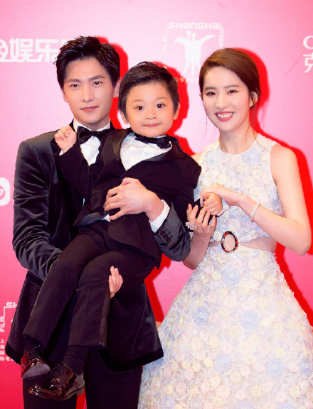 刘亦菲杨洋组CP画风似一家人 昏厥一大波影