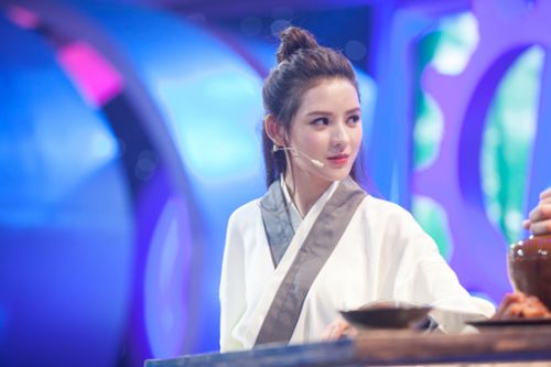 《年代秀》王思聪前女友张予曦秀舞姿 大谈曾