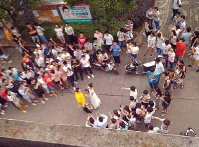 女老师求婚男同学