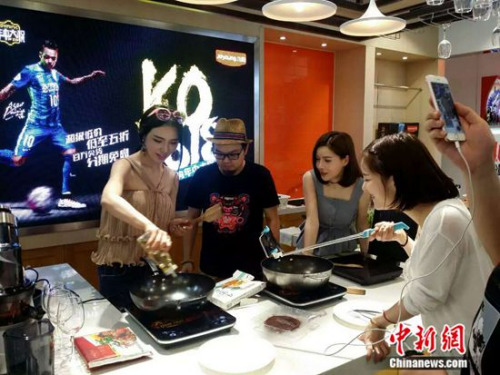 (网红现场PK厨艺)