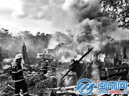 消防官兵撲救現場