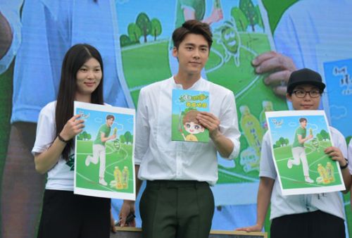 李易峰现身广州(组图) 现场粉丝尖叫连连高潮不