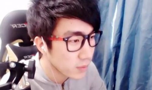 LOL主播骚男直播女助理娇喘 结果竟是这样-