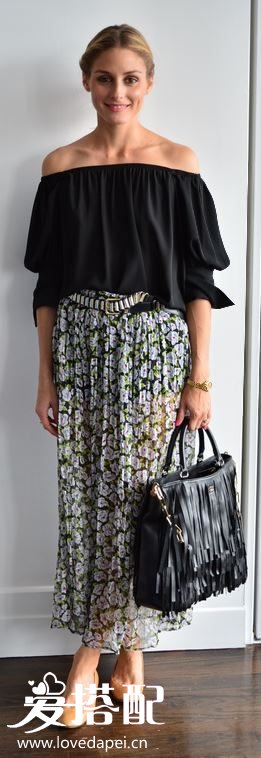 夏季简单优雅穿衣法则:露肩上衣+半身中裙时尚