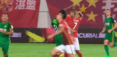 新闻中心 体育新闻 正文    第69分钟,黄博文中场给出精妙斜塞,于汉超