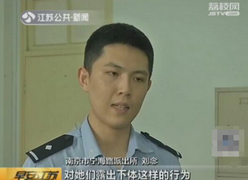 民警透露,该男子称因工作压力大出现怪癖,已来过校园3次。