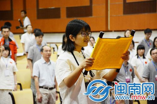 研习营学生诵读祭文