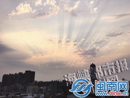 云隙光：4月摄于泉州市区泉秀街