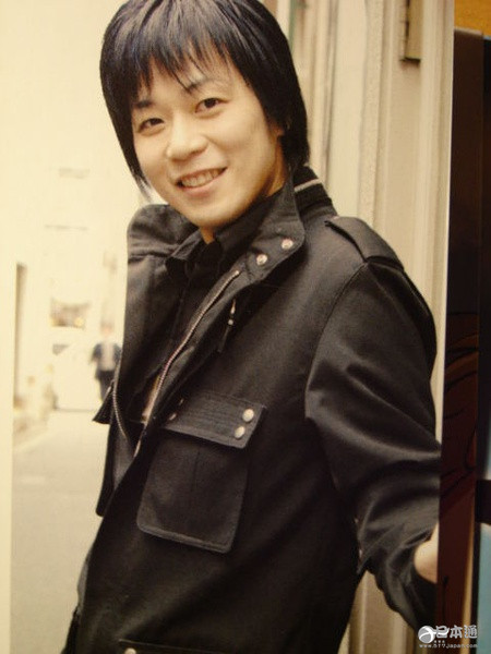 日本男性声优游佐浩二迎48岁生日 代表作《死