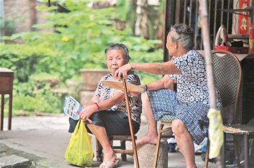 你我该如何关爱独居老人?让老人走出来把关爱送进家
