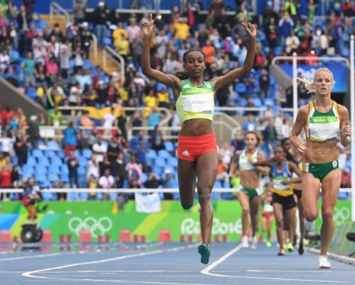 女子10000米决赛埃塞俄比亚阿雅娜破世界纪录