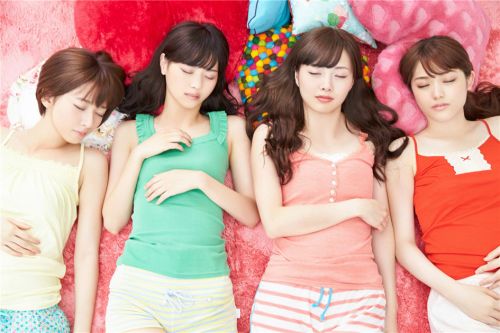 日本偶像女团乃木坂46萌妹吊带写真清凉一夏