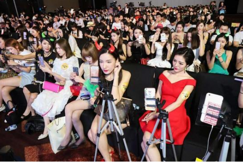 梦想交织欲望 一个网络女主播的真实写照-闽南