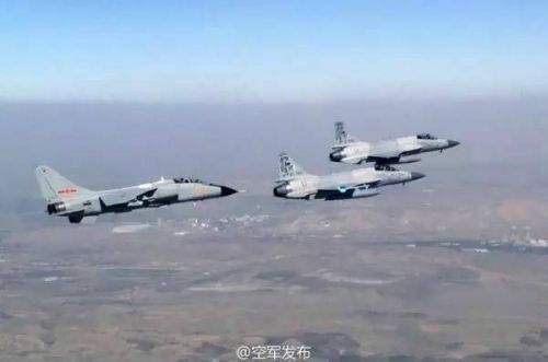我军驻新疆飞豹战机形成战力 回击印度向藏南