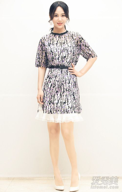 杨紫佟丽娅 夏末女星还是爱穿裙装